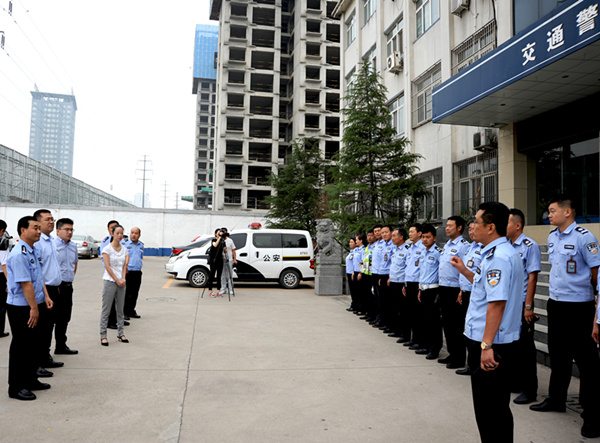 開(kāi)元集團(tuán)持續(xù)幫扶洛寧瓜農(nóng)——5000斤愛(ài)心西瓜慰問(wèn)洛陽(yáng)一線(xiàn)交警