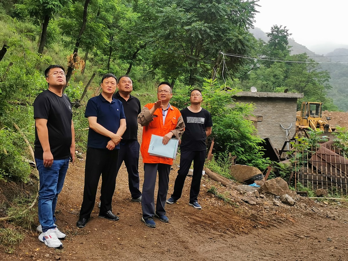 盧氏縣領(lǐng)導(dǎo)帶隊(duì)蒞臨盧氏中科調(diào)研指導(dǎo)工作 